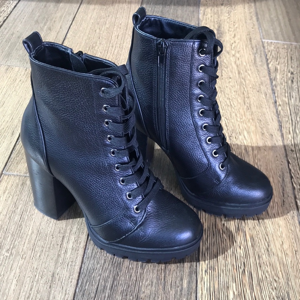 Steven Madden Black Boots